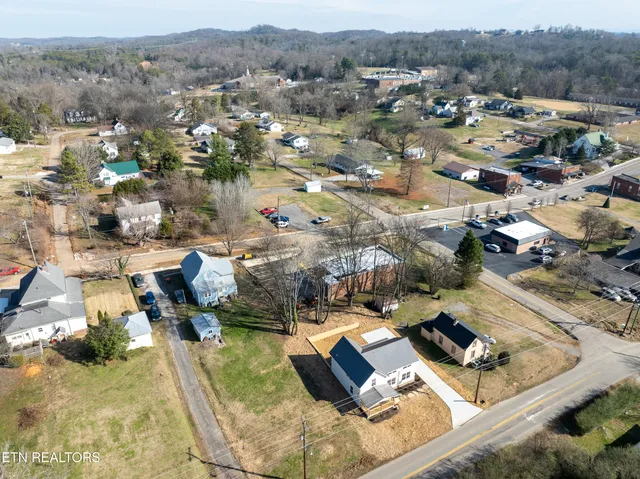 $437,400 | 308 West Hill Avenue, Friendsville, TN 37737