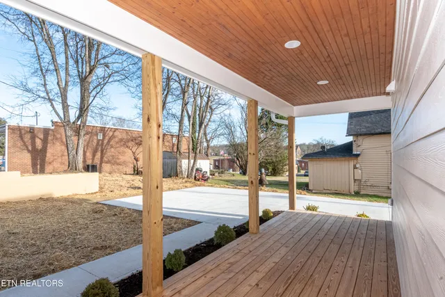 $437,400 | 308 West Hill Avenue, Friendsville, TN 37737