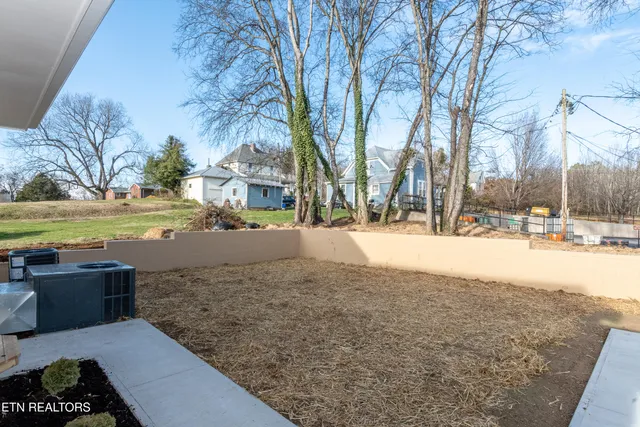 $437,400 | 308 West Hill Avenue, Friendsville, TN 37737