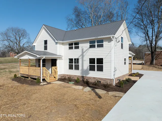 $437,400 | 308 West Hill Avenue, Friendsville, TN 37737