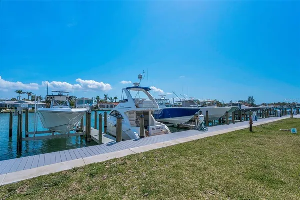 $4,500 | 415 Island Way, Unit 511, Clearwater Beach, FL 33767
