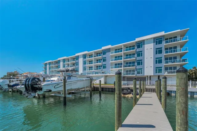 $4,500 | 415 Island Way, Unit 511, Clearwater Beach, FL 33767