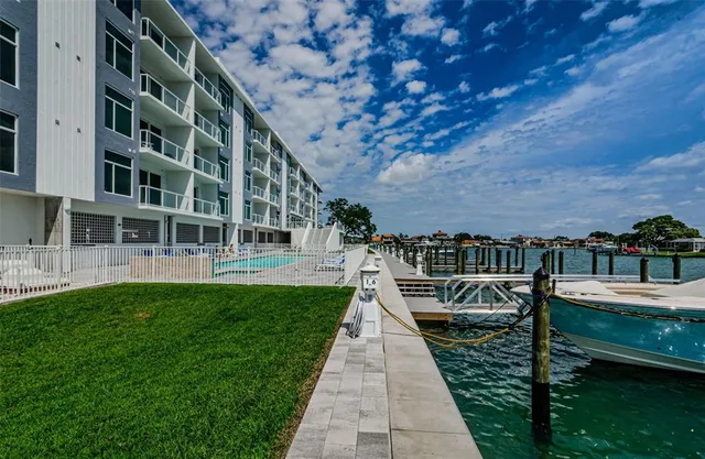 $4,500 | 415 Island Way, Unit 511, Clearwater Beach, FL 33767