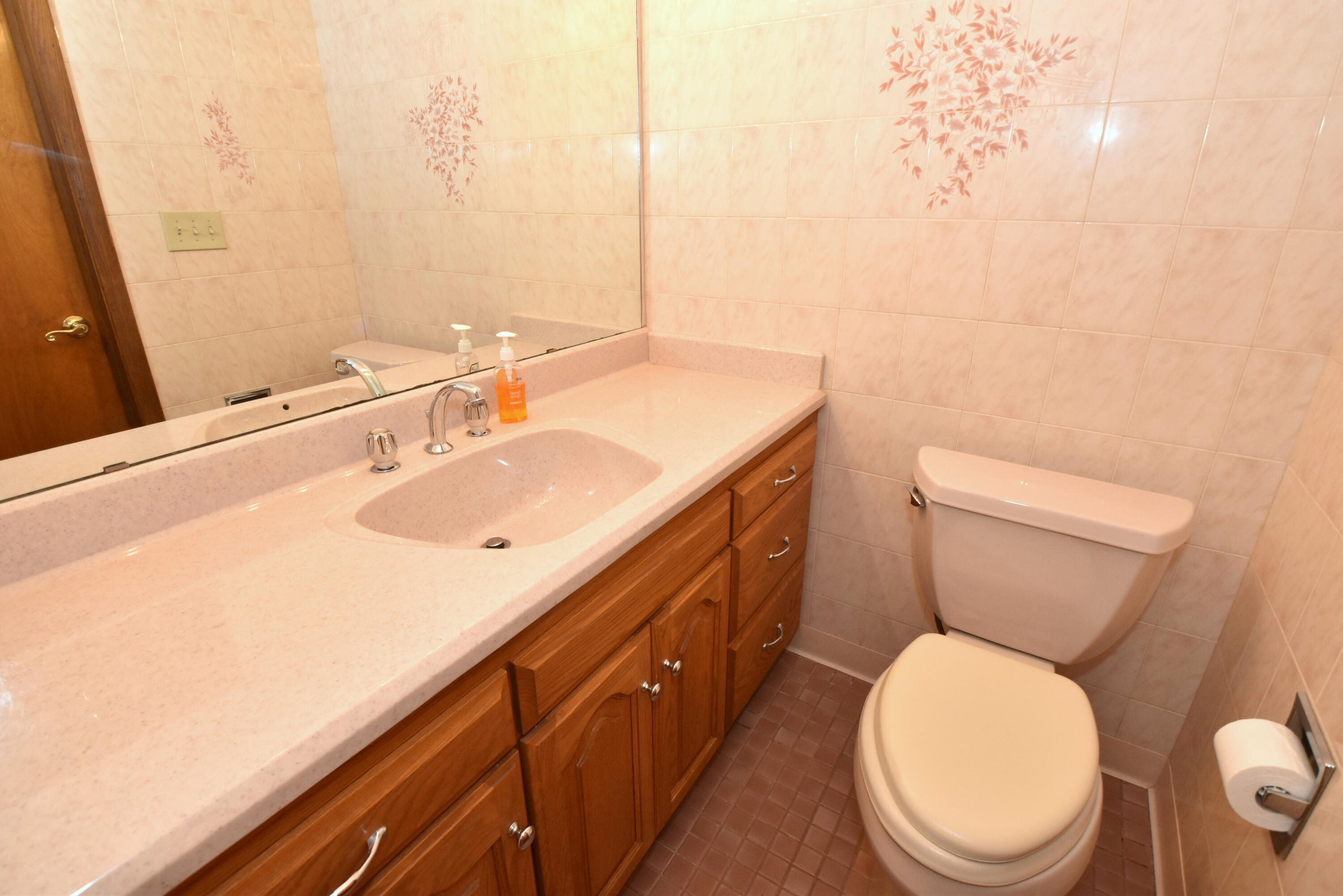 2205 Dwight Street Racine, WI 53403 - Photo 16 of 46 Bath