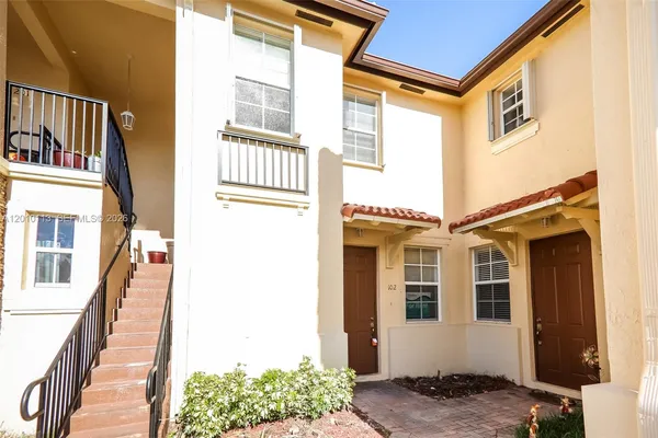 $1,905 | 1495 Northeast 33rd Avenue, Unit 102, Homestead, FL 33033