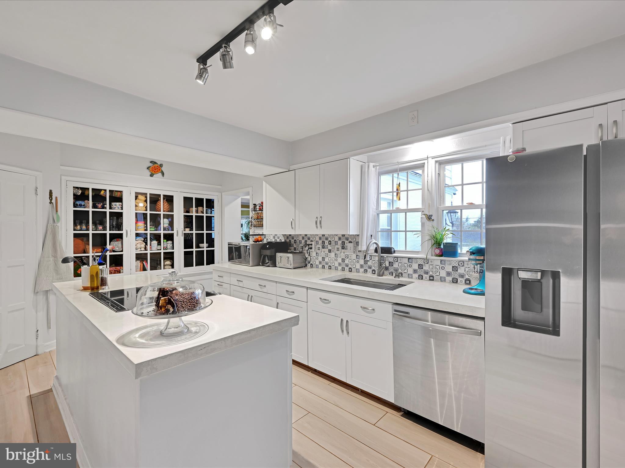 341 Creston Road York, PA 17403 - Photo 11 of 41 Kitchen