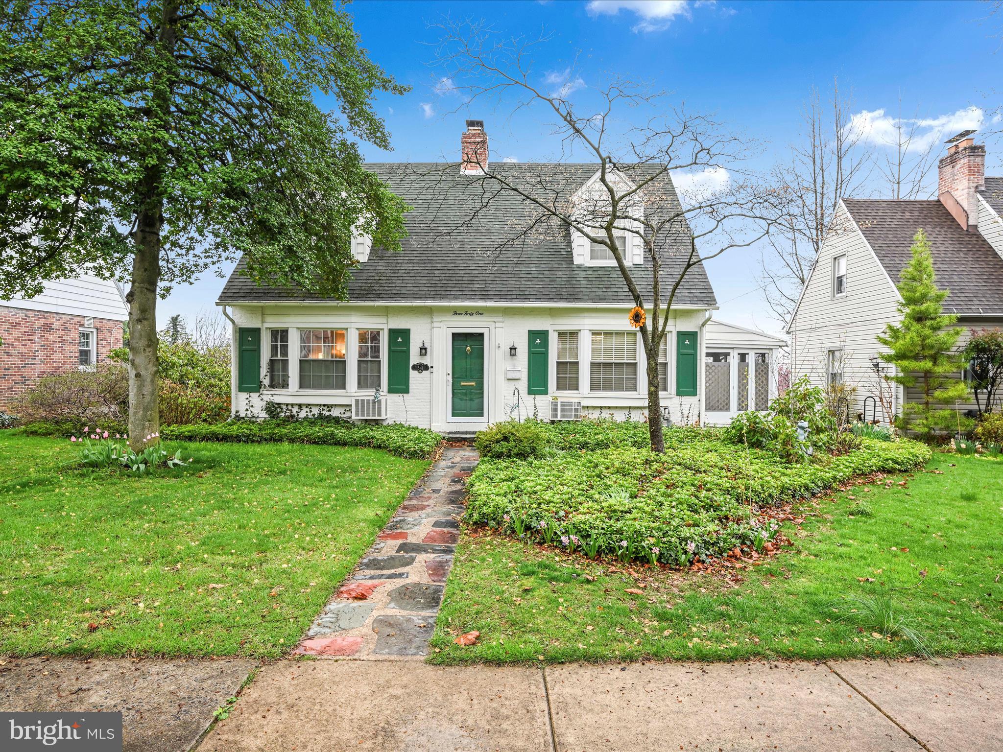341 Creston Road York, PA 17403 - Photo 3 of 41 Front