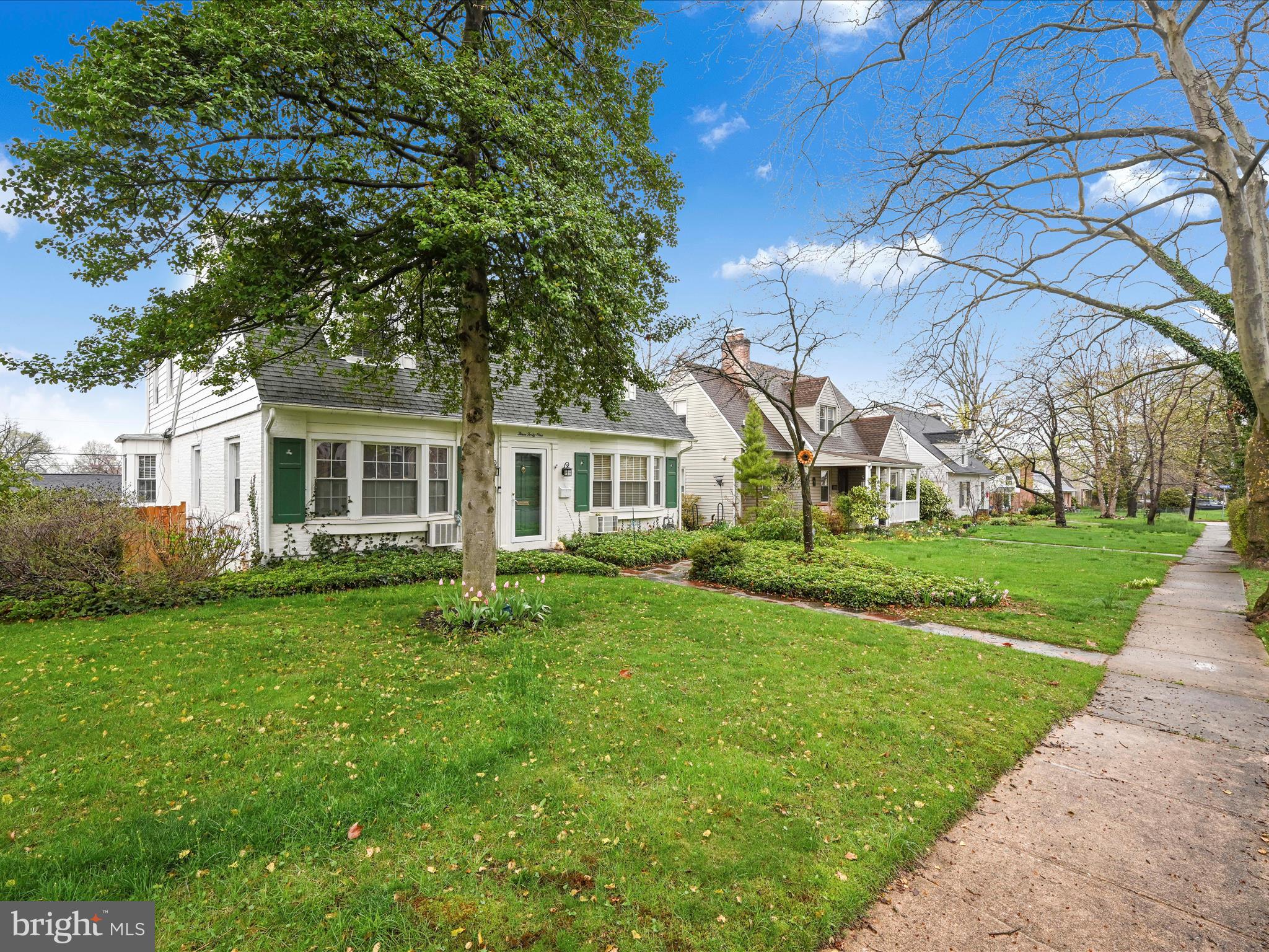 341 Creston Road York, PA 17403 - Photo 4 of 41 Front