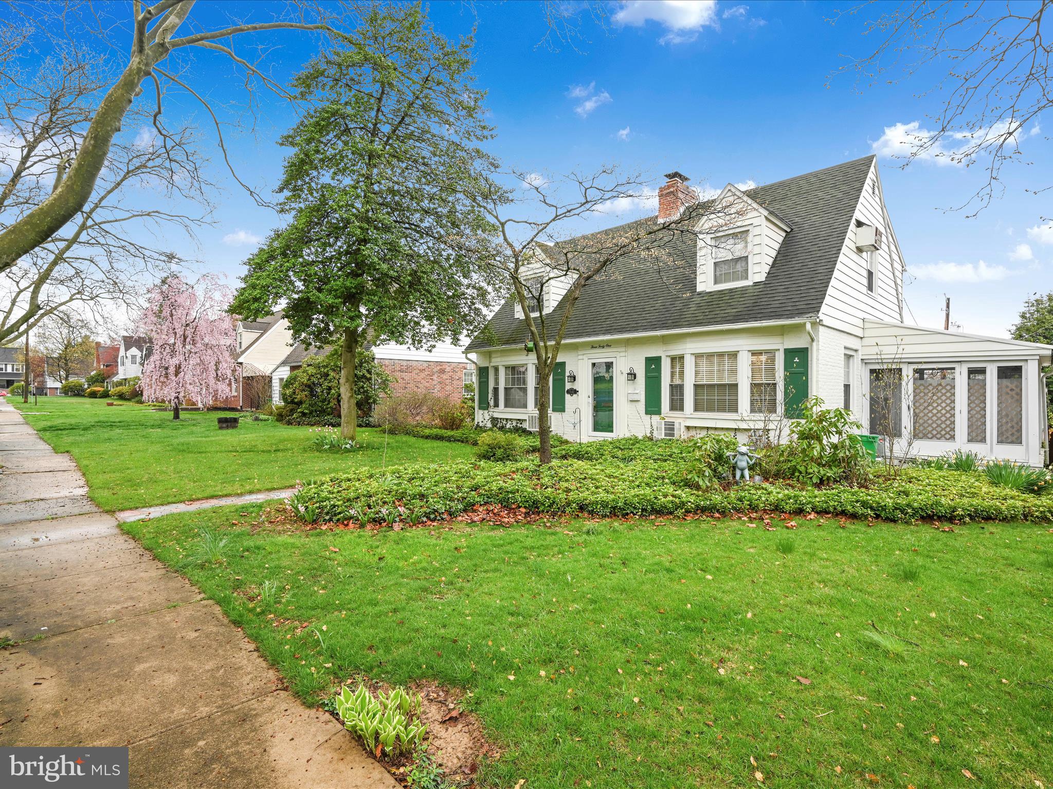 341 Creston Road York, PA 17403 - Photo 5 of 41 Front