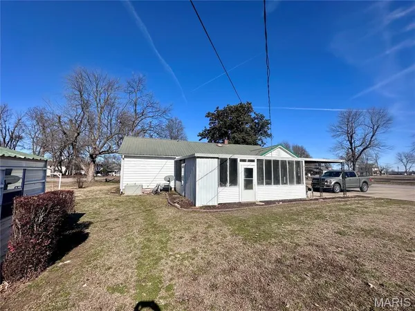 $137,000 | 122 East Lewis Street, Lilbourn, MO 63862