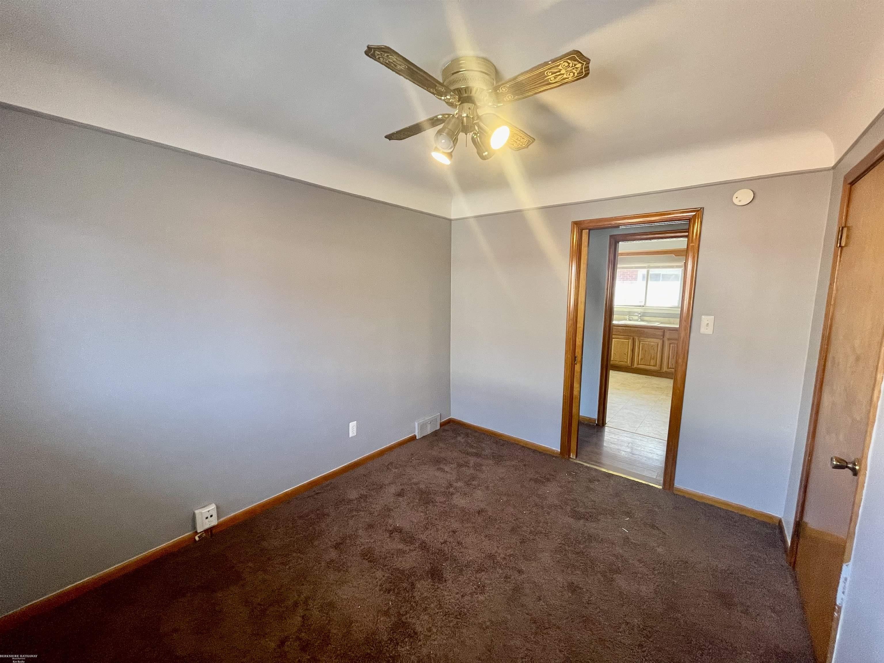 14868 Stephens Road Eastpointe, MI 48021 - Photo 8 of 18 50103018-7.JPG