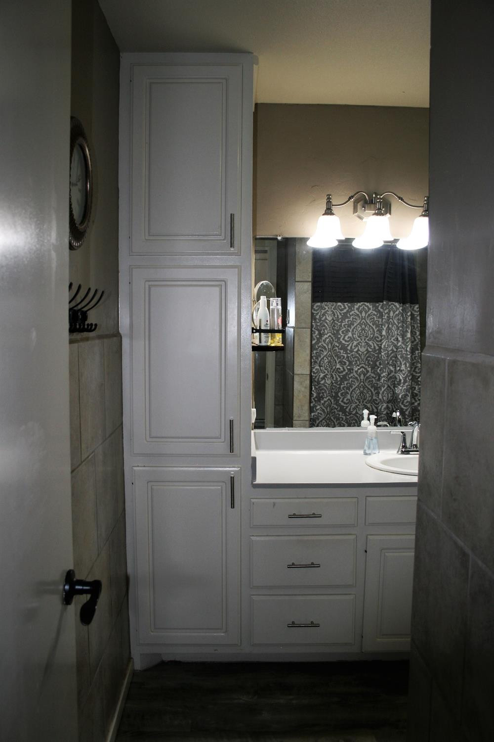 3005 92nd Street Lubbock, TX 79423 - Photo 13 of 39 Guest bathroom.