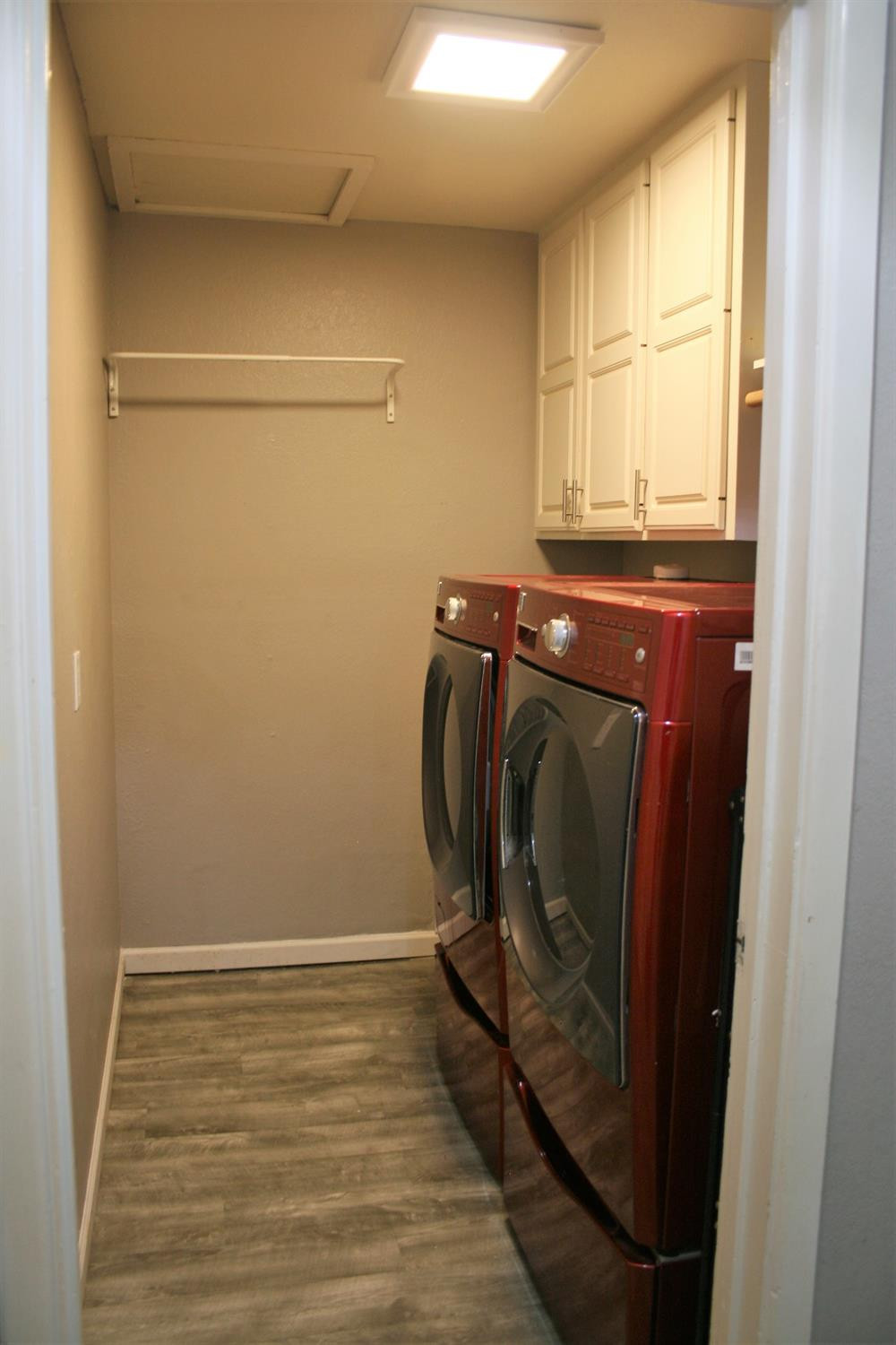 3005 92nd Street Lubbock, TX 79423 - Photo 20 of 39 Laundry room.
