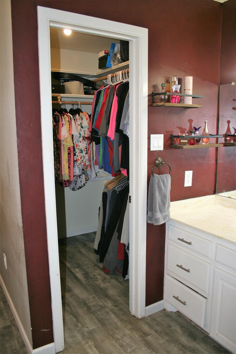 3005 92nd Street Lubbock, TX 79423 - Photo 23 of 39 Walk in closet.