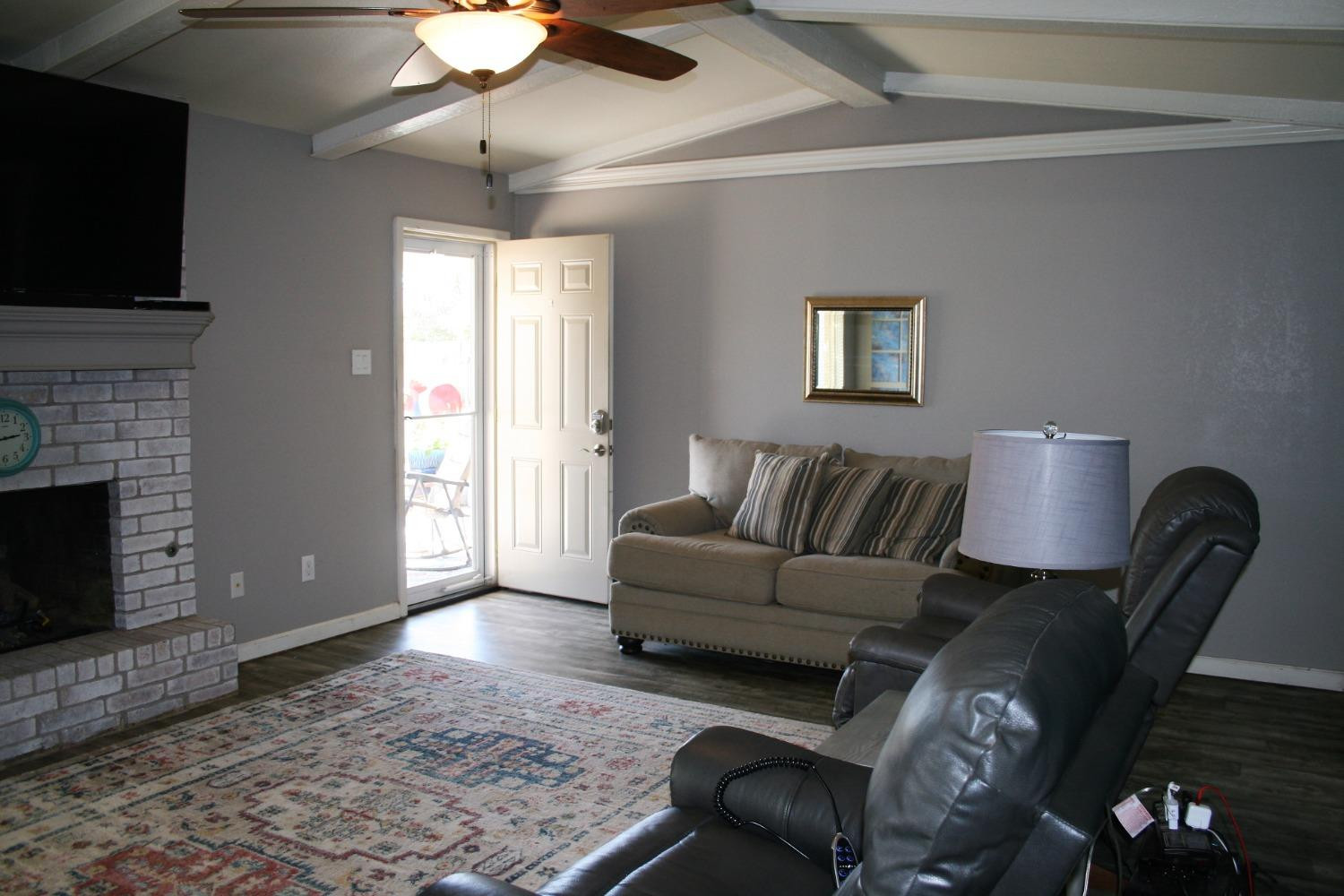 3005 92nd Street Lubbock, TX 79423 - Photo 26 of 39 Living room.