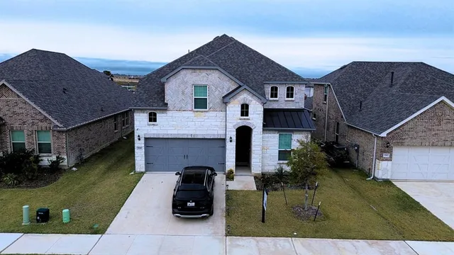 a front view of house with yard