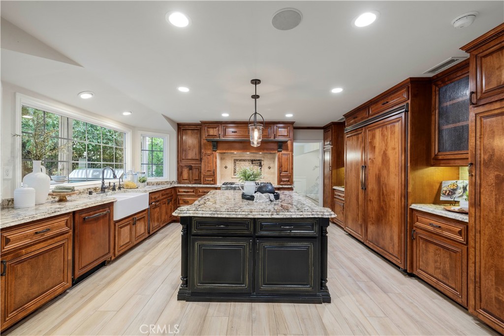 24923 Highspring Avenue Newhall, CA 91321 - Photo 11 of 55 Chef's kitchen
