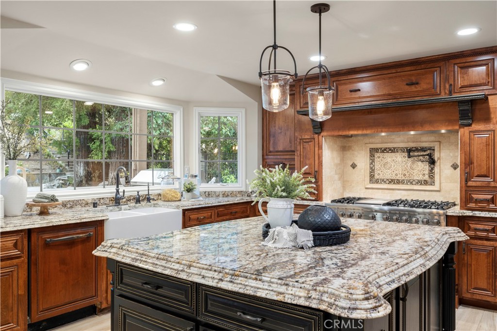 24923 Highspring Avenue Newhall, CA 91321 - Photo 12 of 55 Island, a draw for gatherints