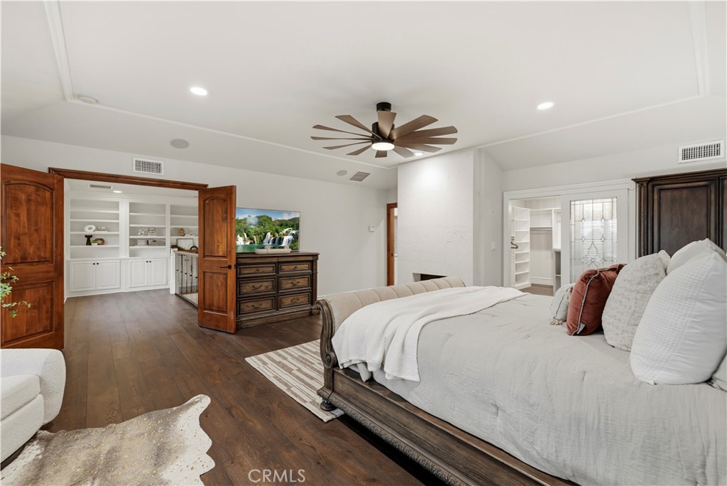 24923 Highspring Avenue Newhall, CA 91321 - Photo 27 of 55 Primary Bedroom