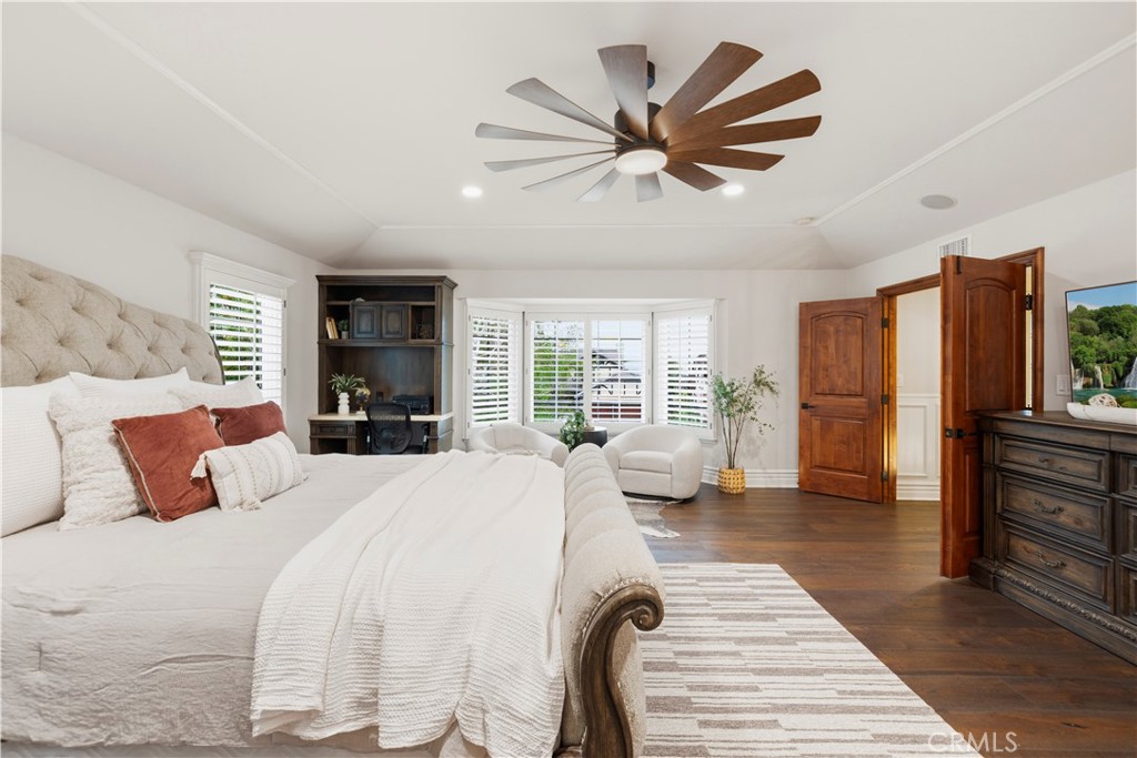 24923 Highspring Avenue Newhall, CA 91321 - Photo 28 of 55 Built ins, sitting area