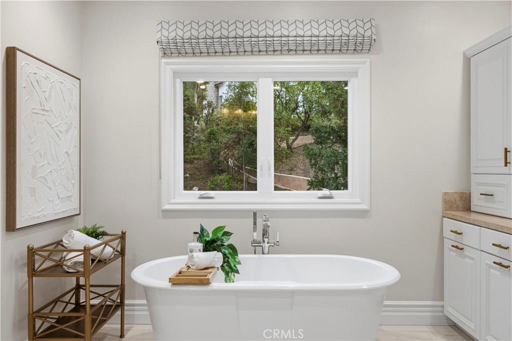 24923 Highspring Avenue Newhall, CA 91321 - Photo 32 of 55 Soak and sunshine