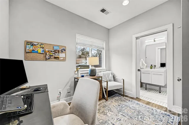 $3,000 | 840 East 18th Street, Unit F, Charlotte, NC 28205