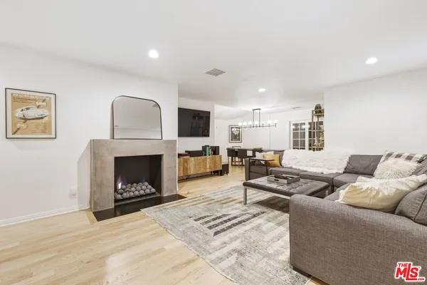 $6,999 | 5208 Woodman Avenue, Sherman Oaks, CA 91401