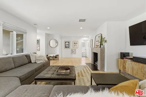$6,999 | 5208 Woodman Avenue, Sherman Oaks, CA 91401