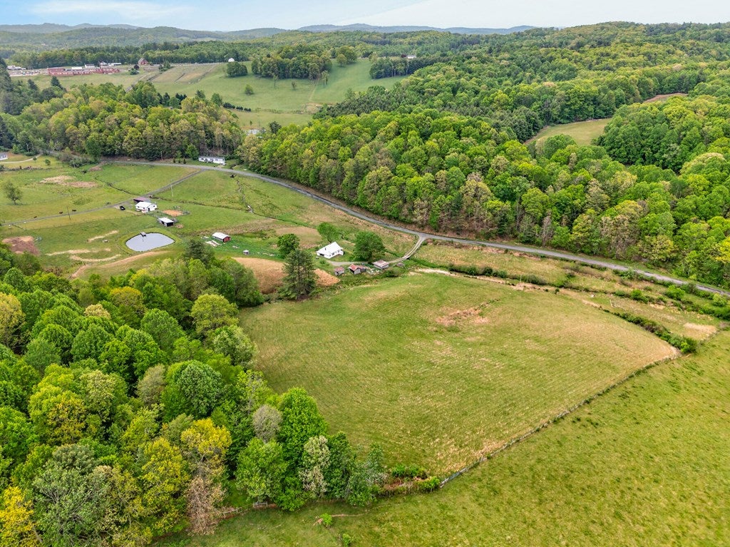 622 Soapstone Road Galax, VA 24333 - Photo 39 of 68 Gallery Image 39