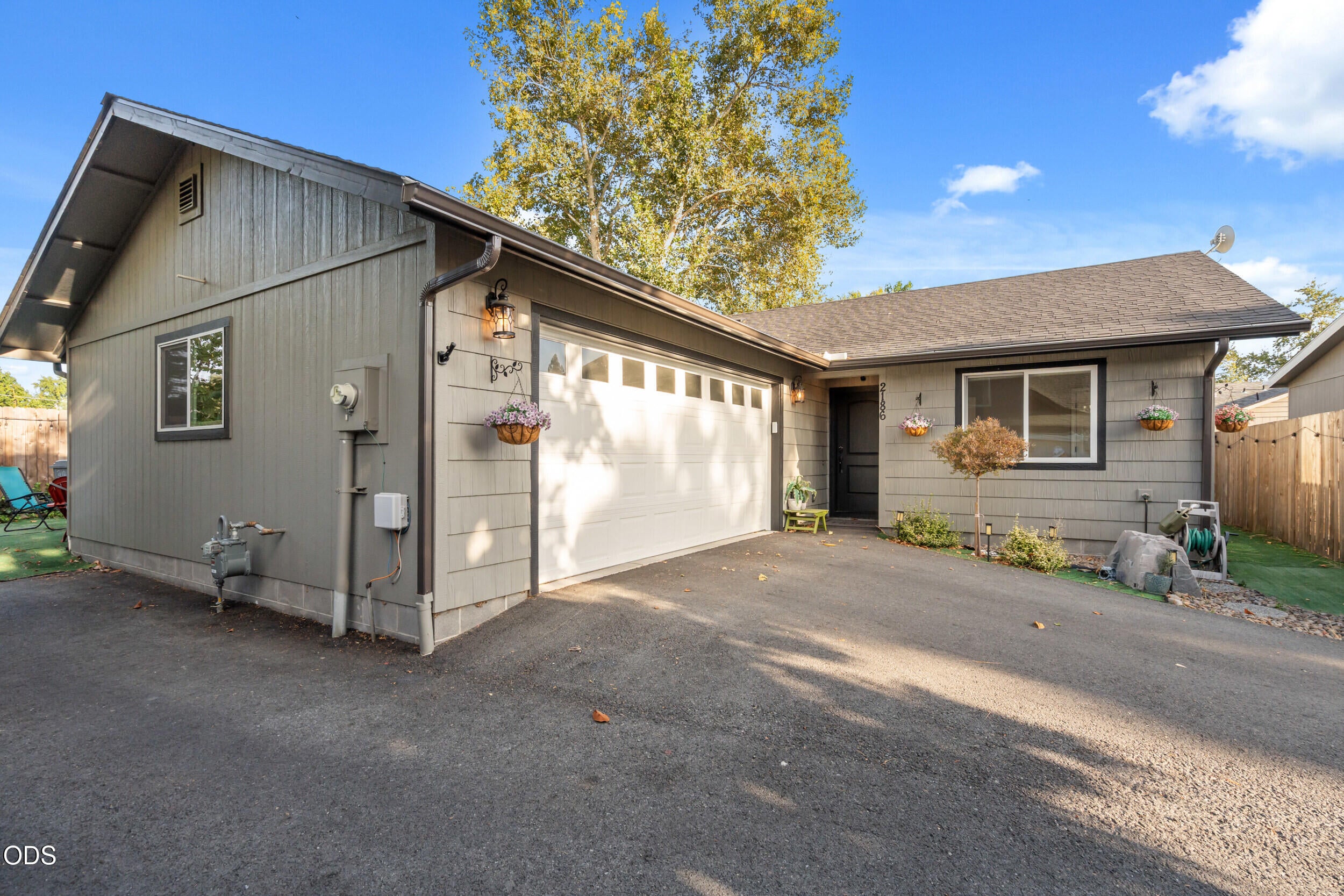 2186 Lower River Road Grants Pass, OR 97526 - Photo 1 of 27 Gallery Image 1