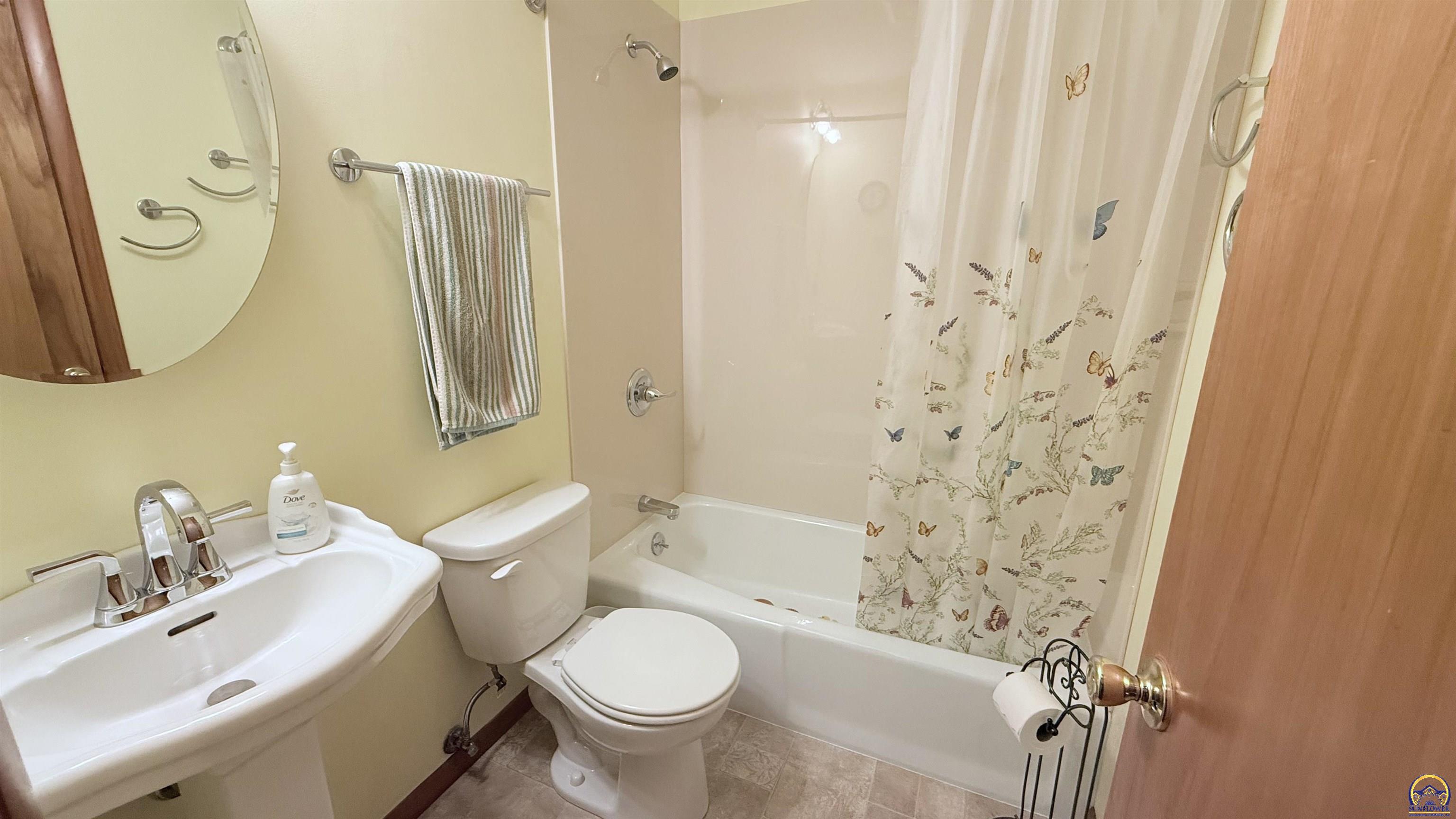 2606 Southwest 9th Street Topeka, KS 66606 - Photo 17 of 26