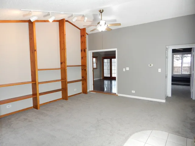 $2,695 | 1985 Navarone Drive, Naperville, IL 60565