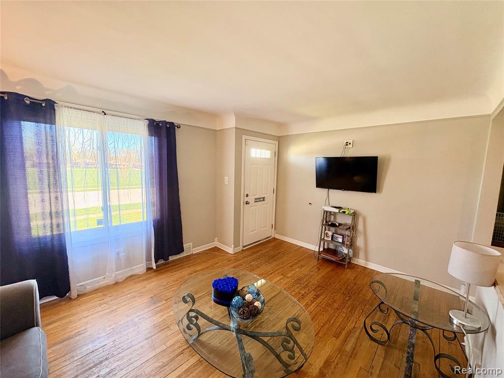 23349 Roxana Avenue Eastpointe, MI 48021 - Photo 2 of 9