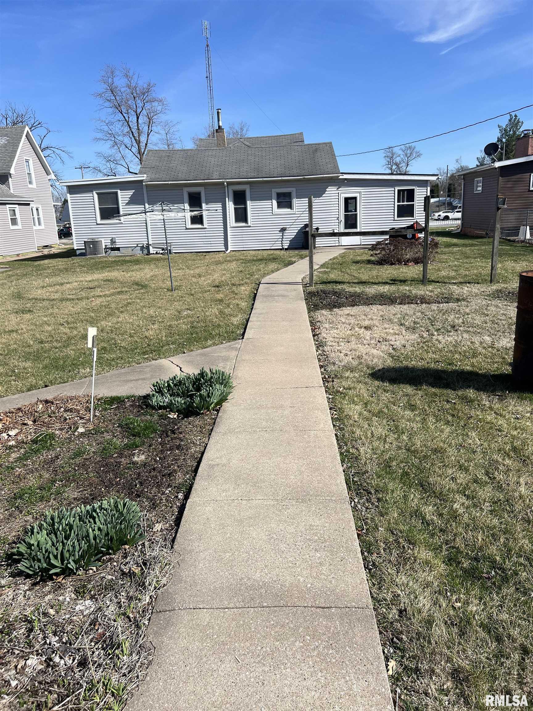 777 Cole Street Bushnell, IL 61422 - Photo 2 of 24