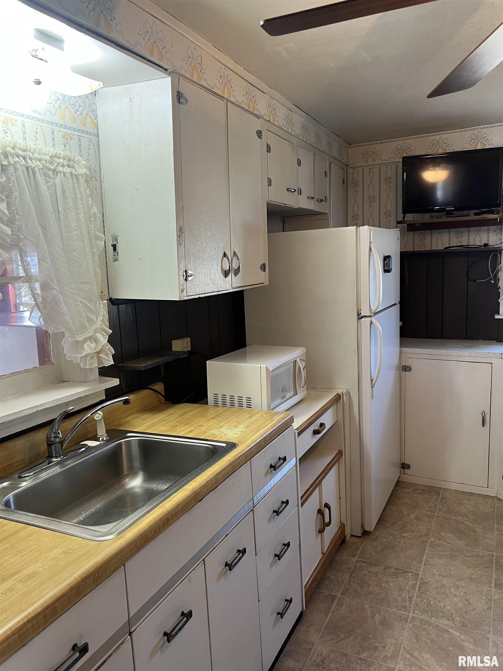 777 Cole Street Bushnell, IL 61422 - Photo 6 of 24