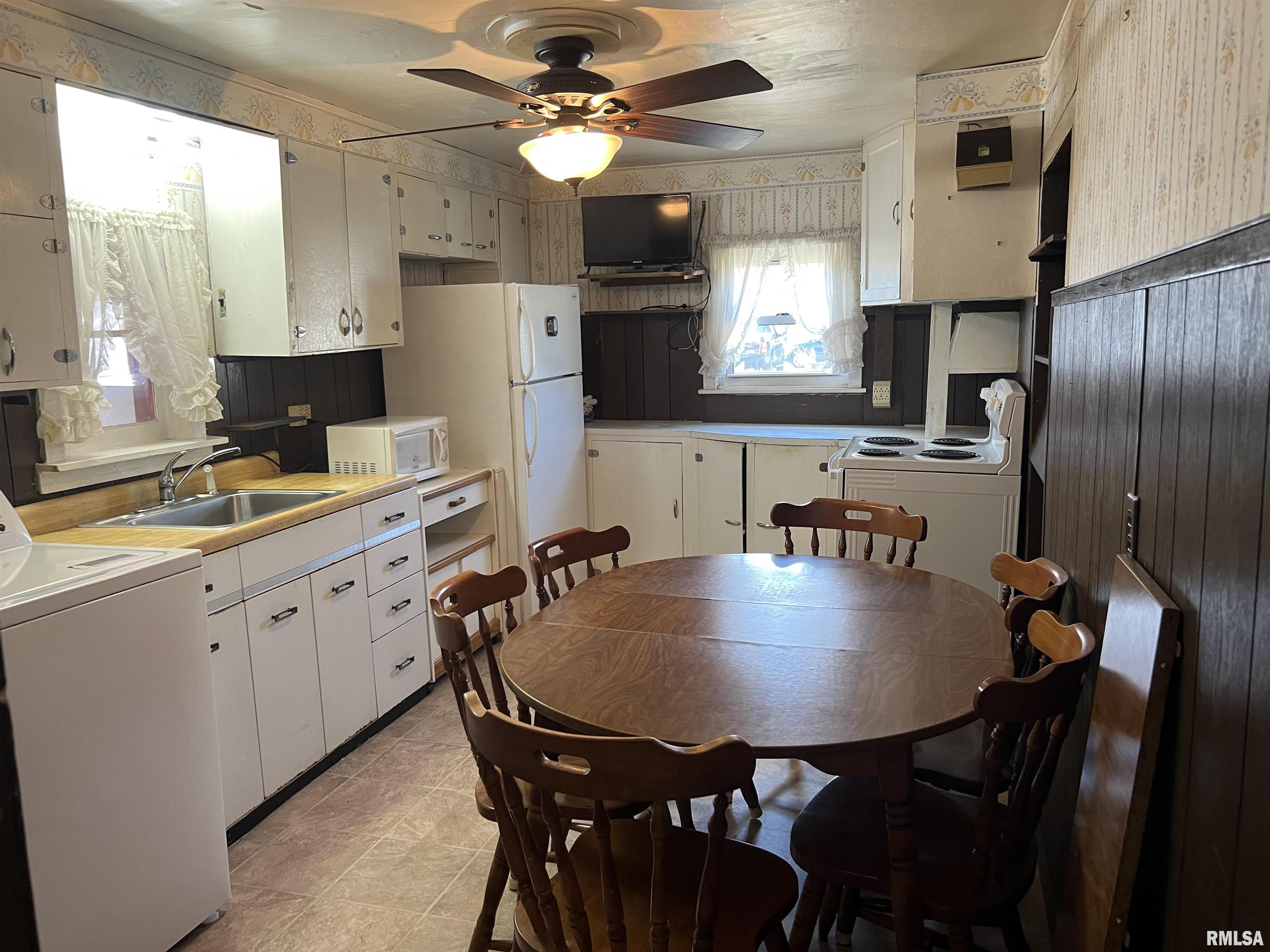 777 Cole Street Bushnell, IL 61422 - Photo 7 of 24