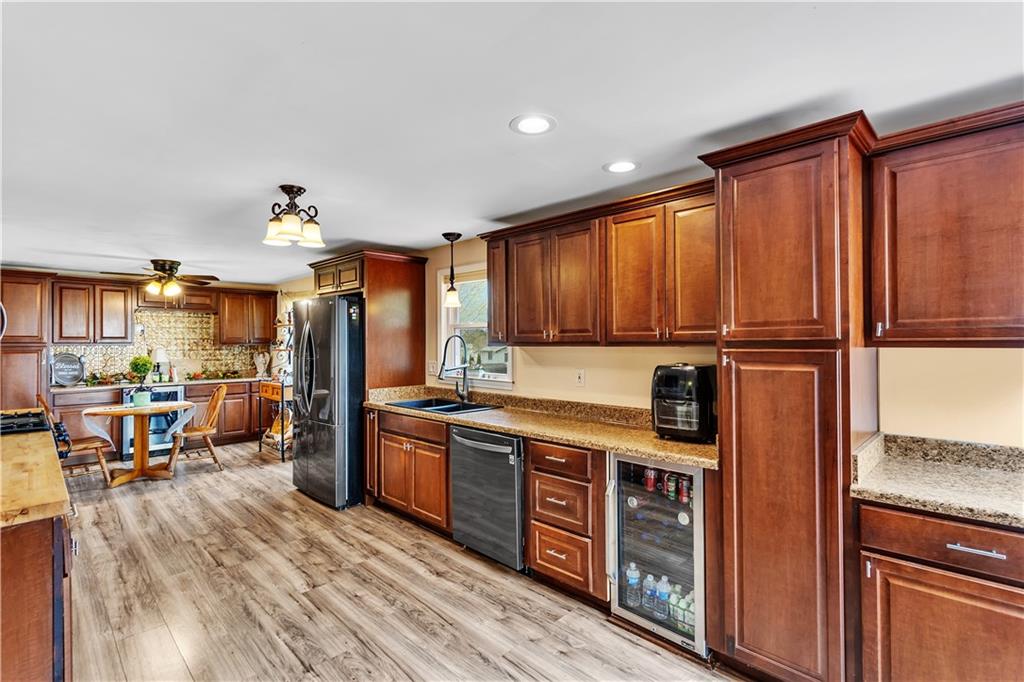 135 Rizzi Drive Irwin, PA 15642 - Photo 8 of 28 Gallery Image 8