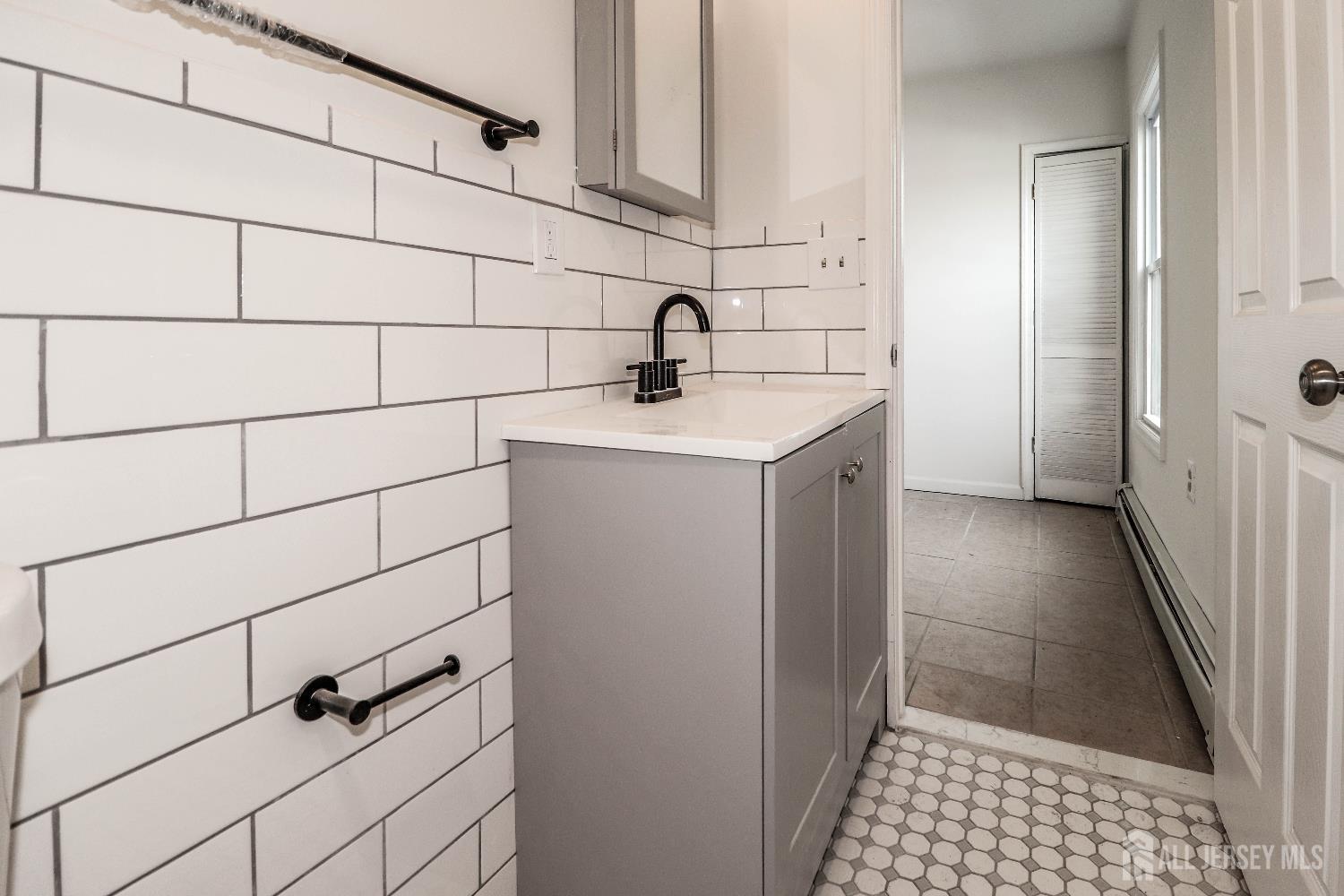 364 Market Street, Unit 1F Perth Amboy, NJ 08861 - Photo 3 of 9