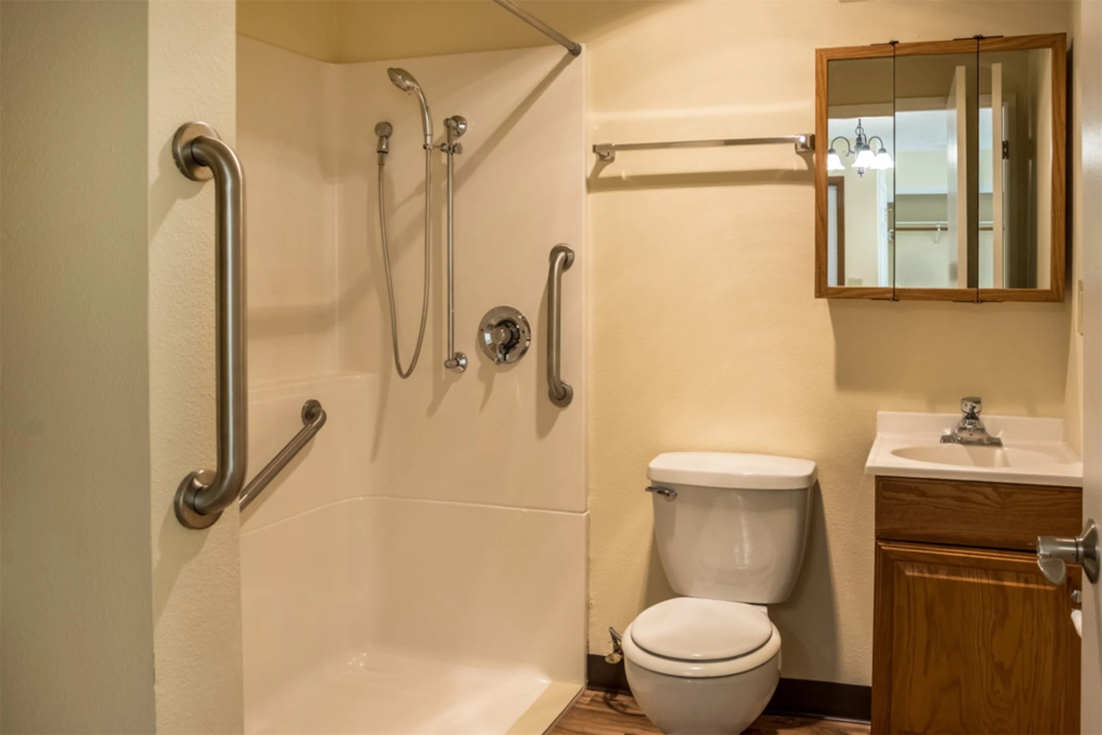 2210 Southwest 19th Street, Unit 50 Redmond, OR 97756 - Photo 8 of 14