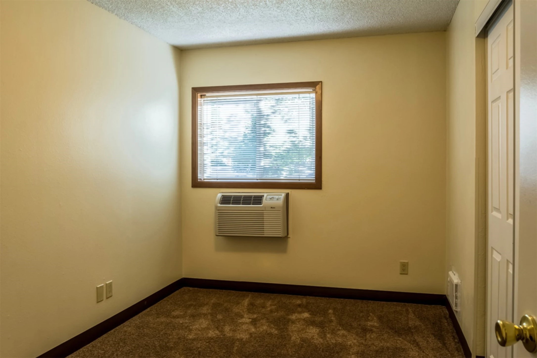 2210 Southwest 19th Street, Unit 50 Redmond, OR 97756 - Photo 9 of 14