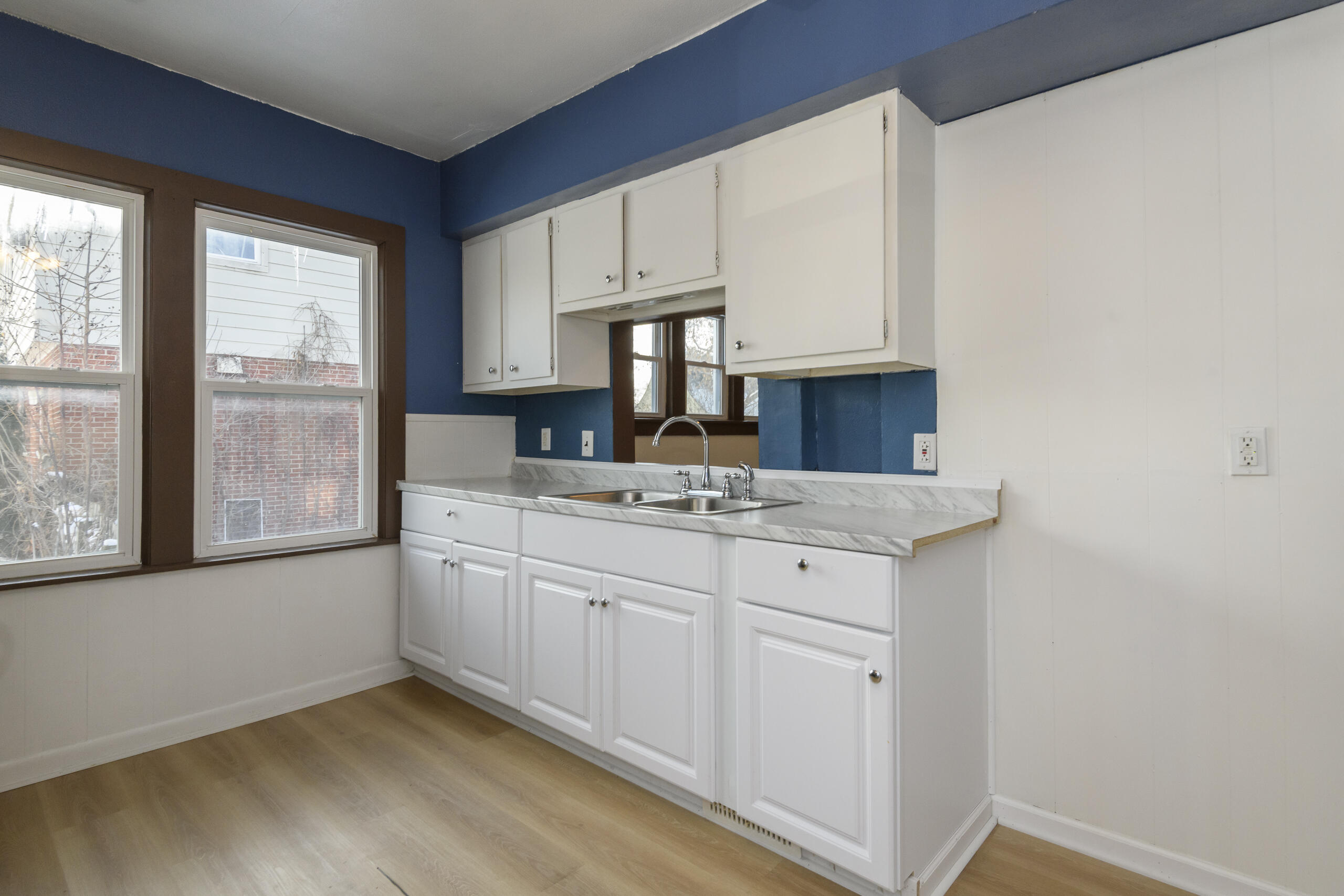 4910 North 107th Street Milwaukee, WI 53225 - Photo 11 of 29 Kitchen