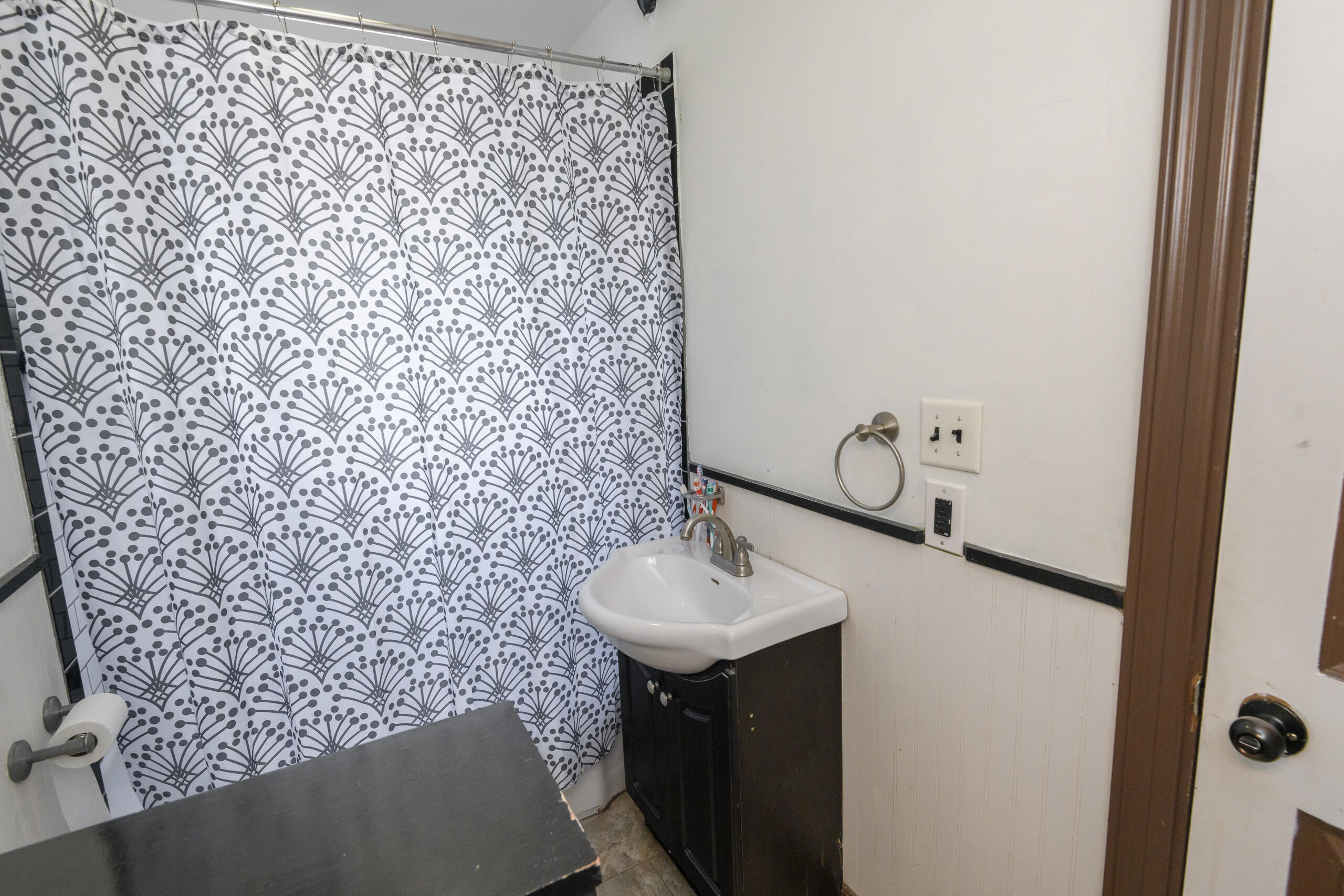 4910 North 107th Street Milwaukee, WI 53225 - Photo 19 of 29 Main Bath