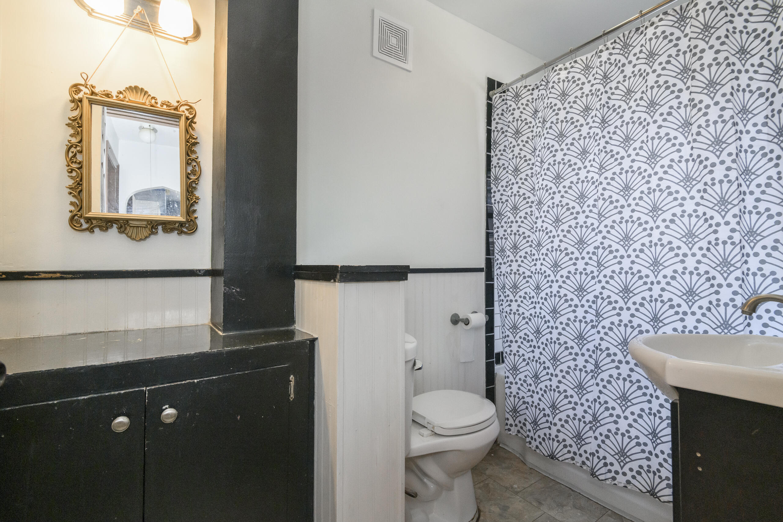 4910 North 107th Street Milwaukee, WI 53225 - Photo 20 of 29 Main Bath