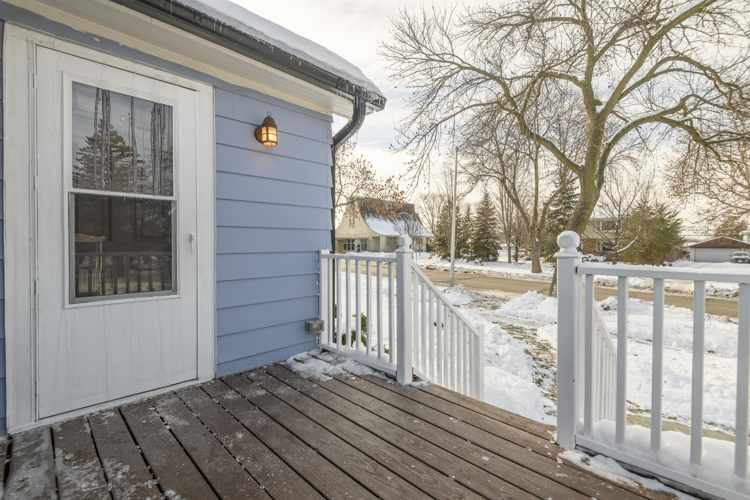 4910 North 107th Street Milwaukee, WI 53225 - Photo 3 of 29 Entrance