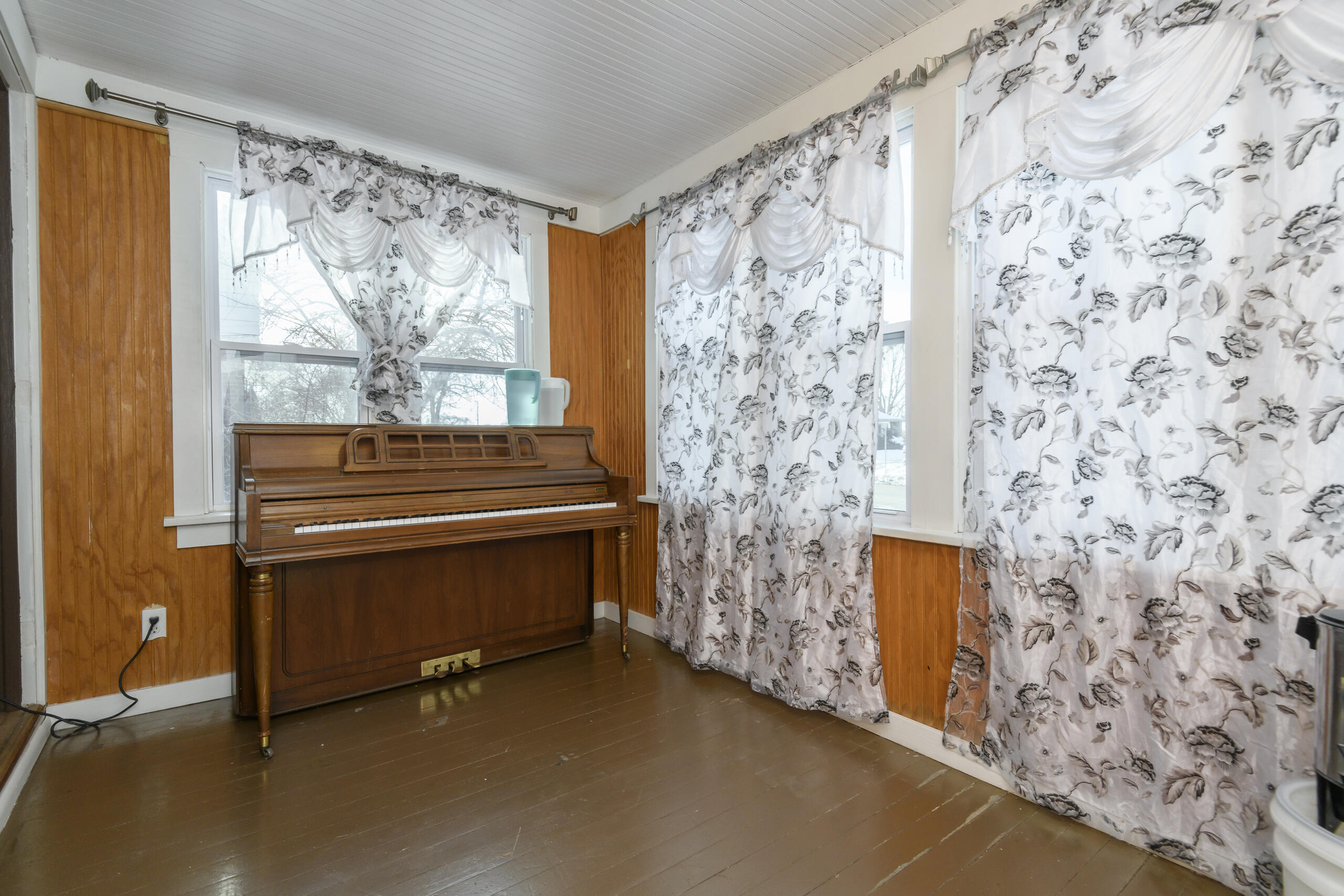 4910 North 107th Street Milwaukee, WI 53225 - Photo 6 of 29 Entryway