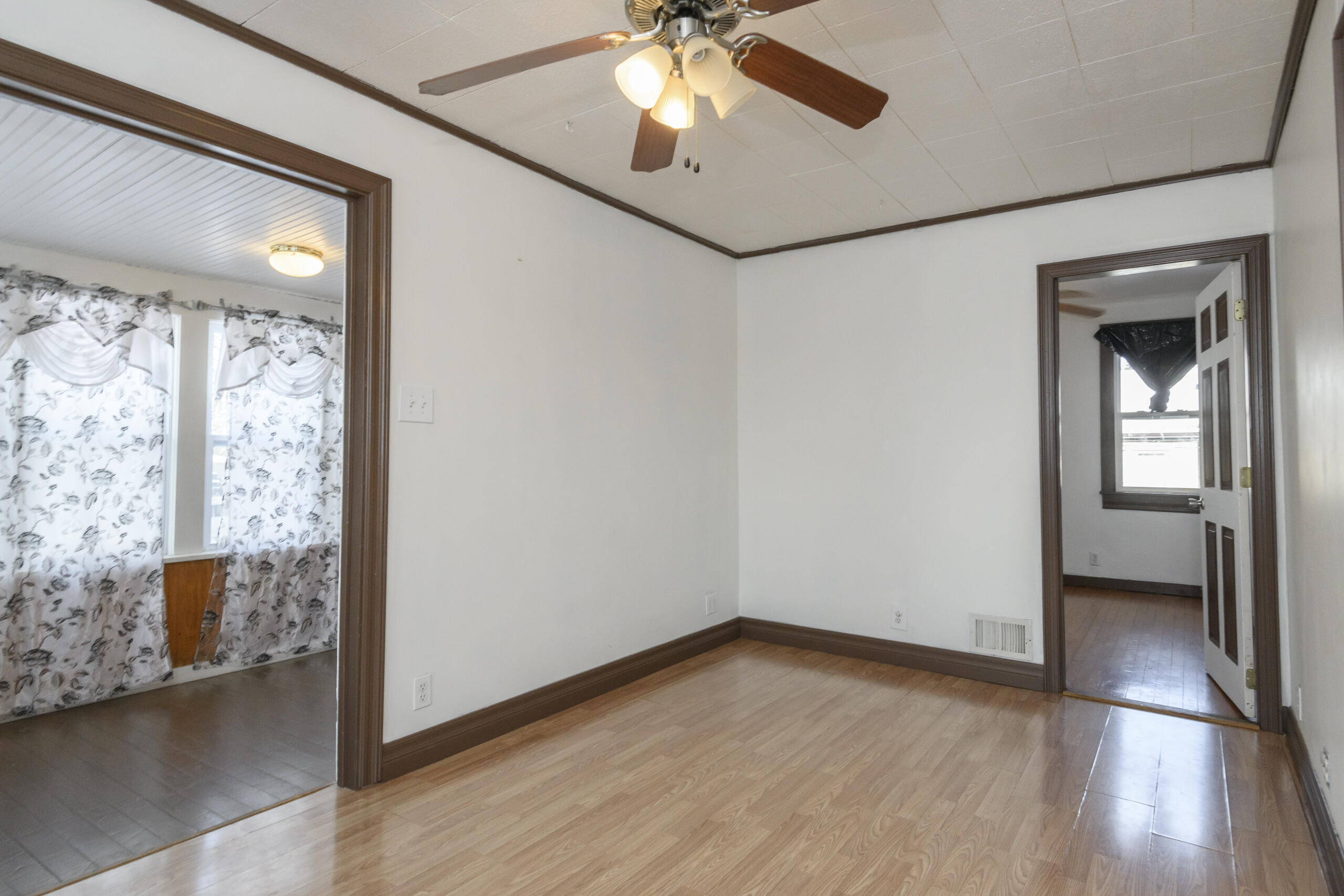 4910 North 107th Street Milwaukee, WI 53225 - Photo 7 of 29 Living Room