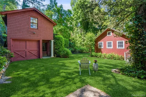 $1,899,000 | 42 Hillcrest Avenue, Roslyn, NY 11576