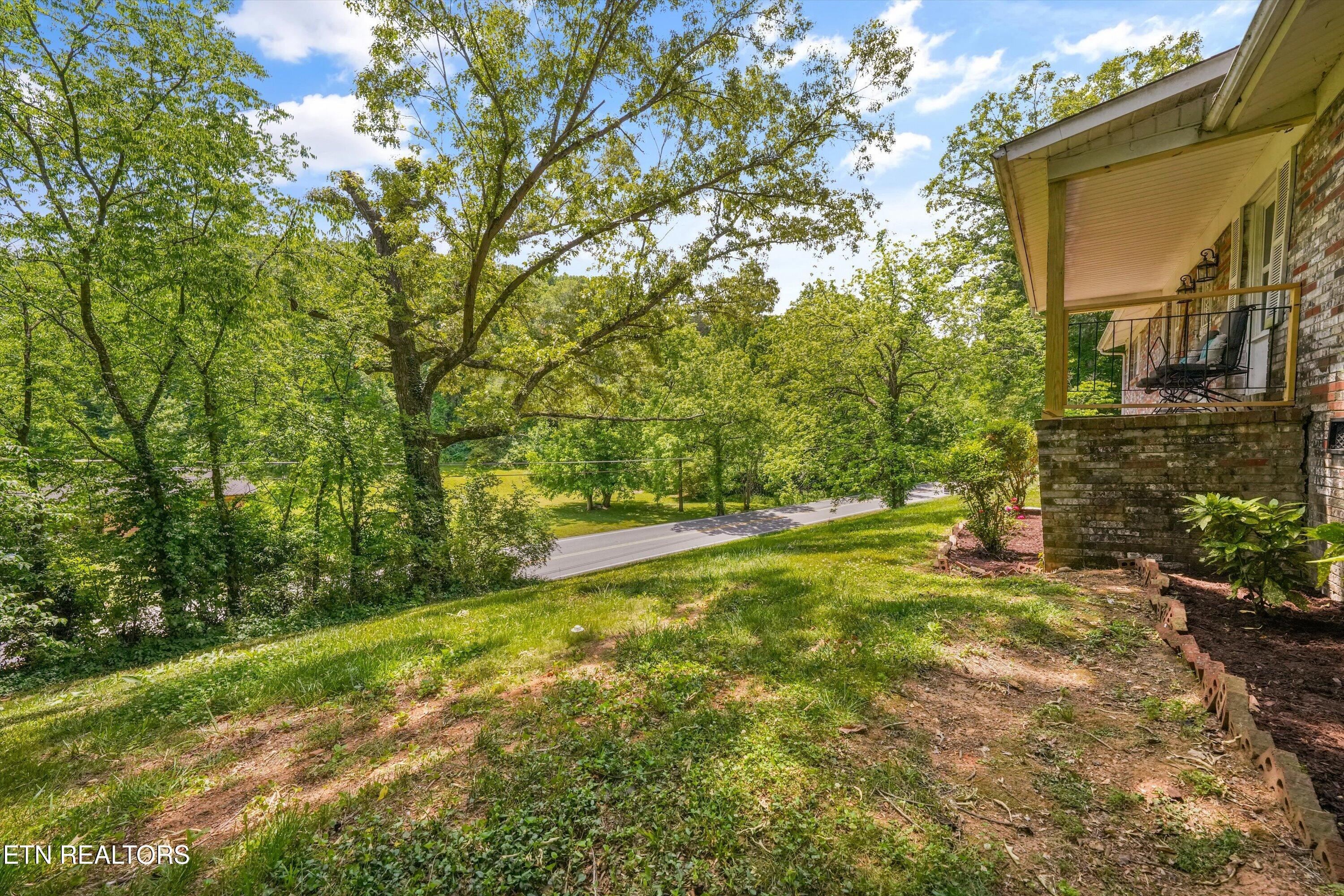 6315 Babelay Road Knoxville, TN 37924 - Photo 3 of 33 Front Yard