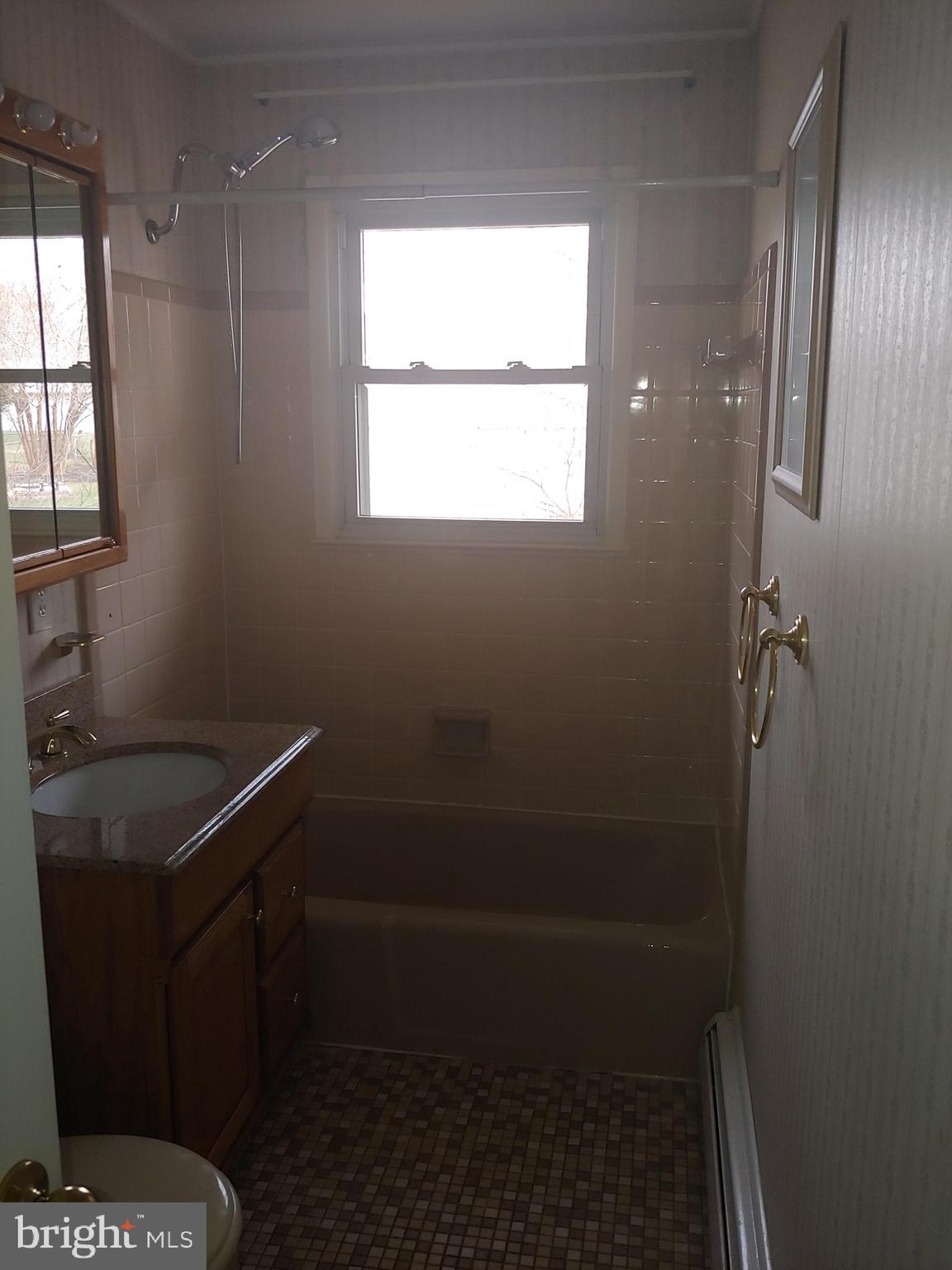 8907 Fort Drive Manassas, VA 20110 - Photo 26 of 34 Bath