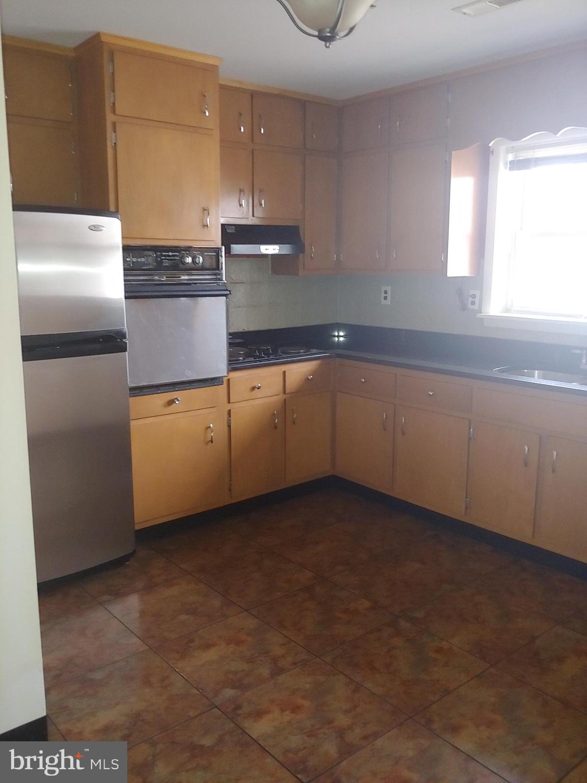8907 Fort Drive Manassas, VA 20110 - Photo 28 of 34 Kitchen with Stainless appliances
